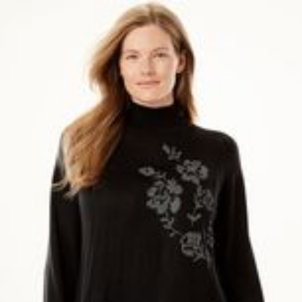 METALLIC FLOWER EMBROIDERED PLUS SIZE SWEATER - Picture 2 of 4